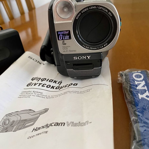 Sony Handycam CCD-TRV77E Hi8 XR vintage camcorder set