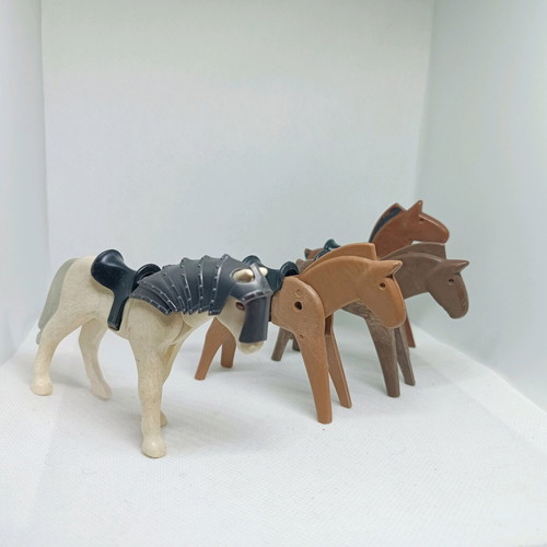 Playmobil knights and horses used, pack of 12 pieces