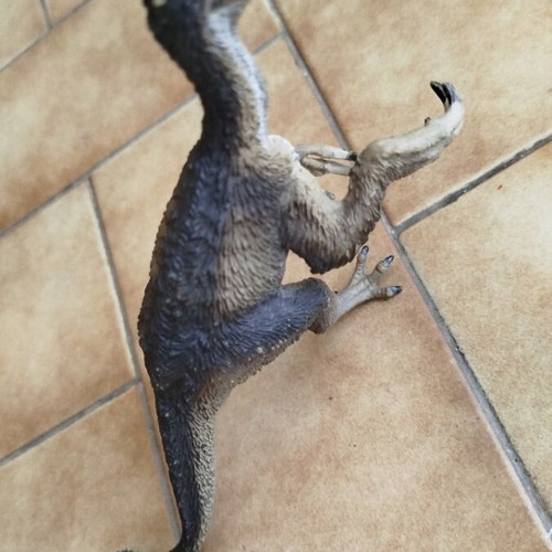 Beipiaosaurus figure from The Carnegie Collection like new