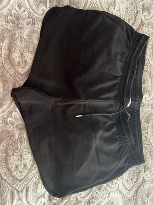 H&M black athletic shorts like new, size XXL