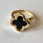 Van Cleef solid 14k yellow gold ring with onyx like new
