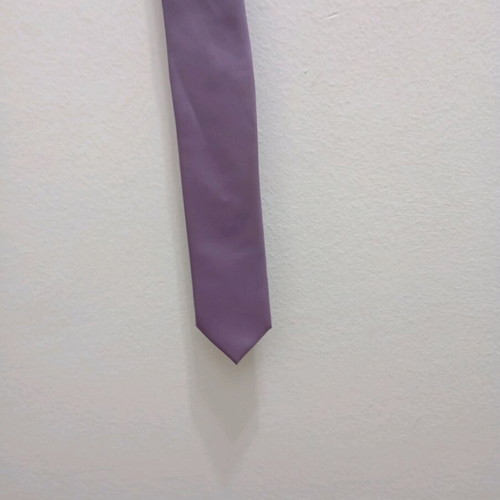 Tie purple color shiny like new, BERTO LUCCI