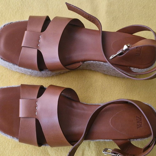 Zara leather sandals size 40 like new