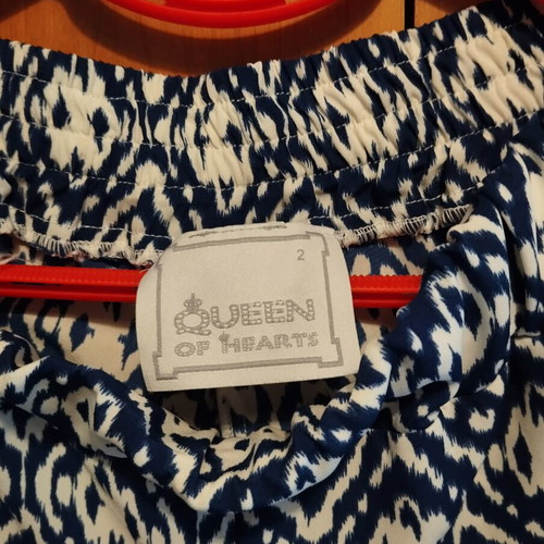 Queen of Hearts pants with blue black print like new, size M