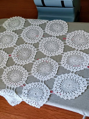 Σεμεδάκια με βελονάκι σε εκρού και άσπρο, σαν καινούργια, 3 μεγέθη