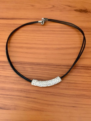 Necklace with rhinestones like new, black and silver