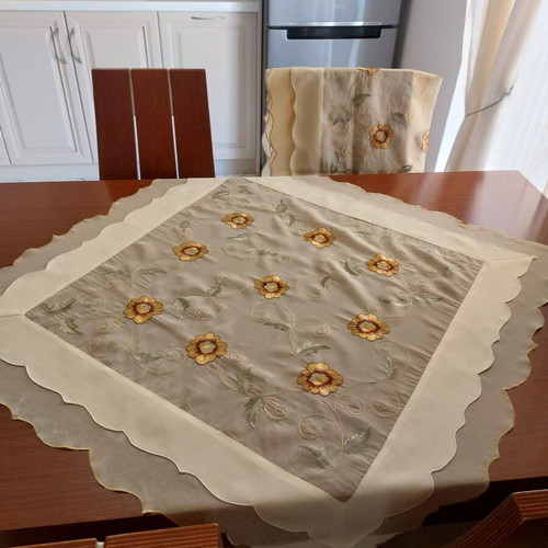 Set of 6 used table linens with embroidered details