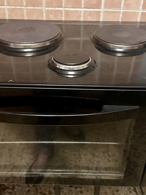 Davoline Star 4508 electric cooker like new with 3 enamel hobs and 38lt oven