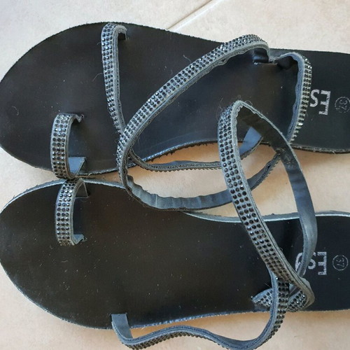Es9 sandals used, flat with straps and rhinestones