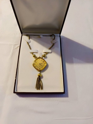 Vintage γυναικείο ρολόι λαιμού κουρδιστό σαν καινούργιο με κασετίνα