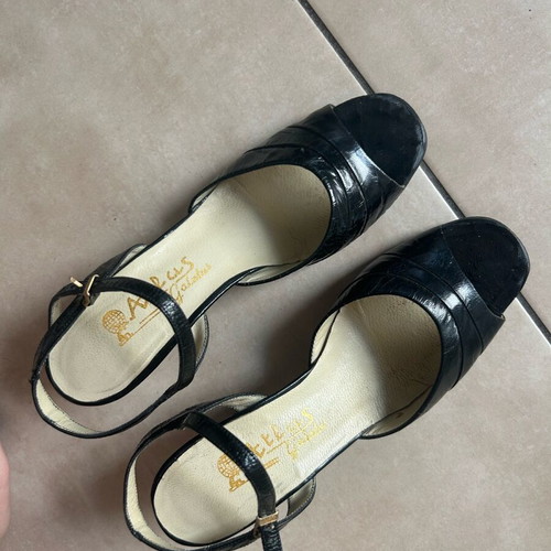 Leather shoes used with visible marks, size 37