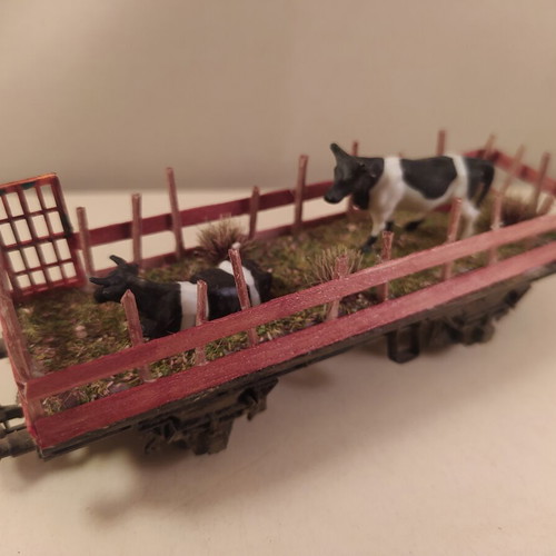 Lima model train wagon with custom weird loads like new