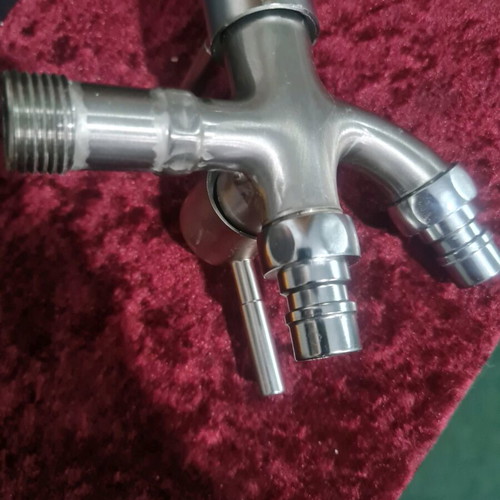 Double garden faucet like new, silver with valve