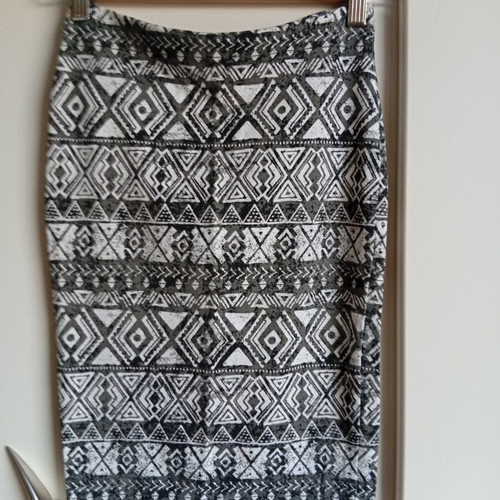 Pencil skirt H&M like new, midi with geometric patterns black and white