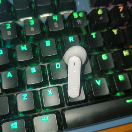 JBL Bluetooth wireless left earbud like new