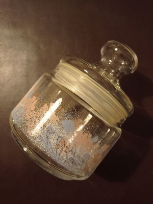 Glass kitchen jars like new, 1 small and 1 large