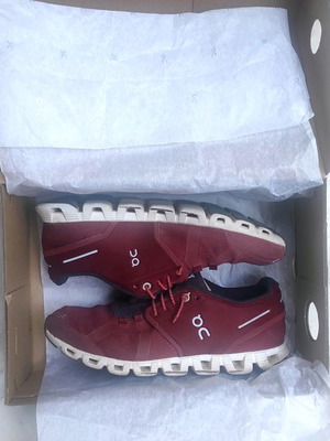 ON Cloud running shoes used, size 38.5, burgundy