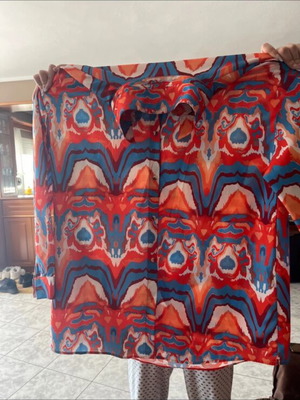Women's shirt like new with blue, orange and white details, size large - extra large
