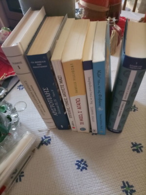 Book set like new, pack of 8, 3 hardcover
