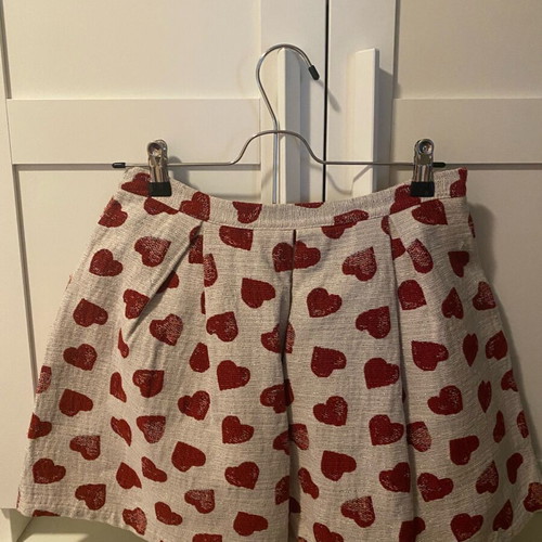 Skirt with hearts like new, size L, beige and red