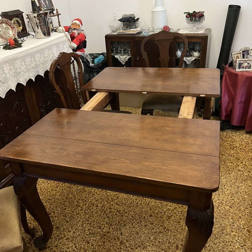 Dining set used with 4 chairs and extendable table