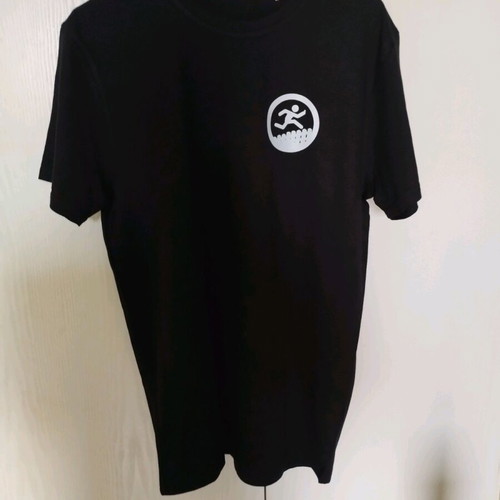 A Deep black t-shirt size M new