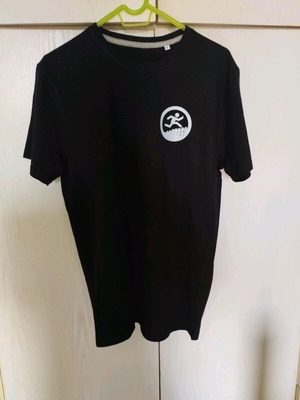 A Deep black t-shirt size M new
