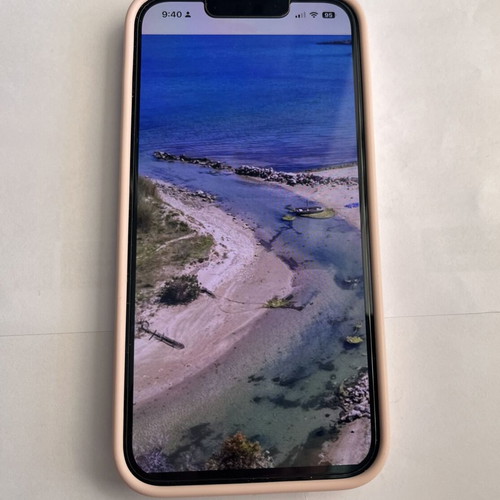 iPhone 13 128GB άσπρο σαν καινούργιο με 4 θήκες προστασίας