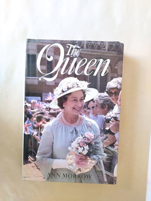 The Queen by Ann Morrow μεταχειρισμένο, Queen Elizabeth II στα αγγλικά