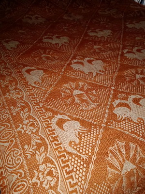 Υφαντό μάλλινο ριχτάρι κουβέρτα σε ανοιχτό καφέ με ενδιαφέρον σχέδιο