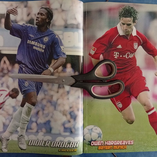Match Football Magazine issue 27/9-3/10/2005 like new, Real Madrid poster