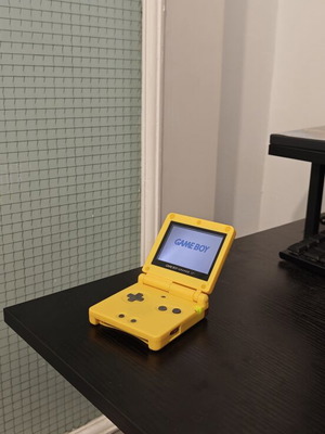 Game Boy Advance SP Pikachu Custom Edition like new