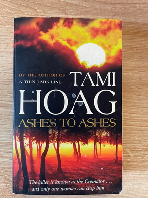 Английски роман Ashes to Ashes от Tami Hoag употребяван