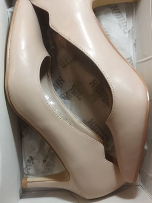 Beige pumps size 41, like new, leather interior