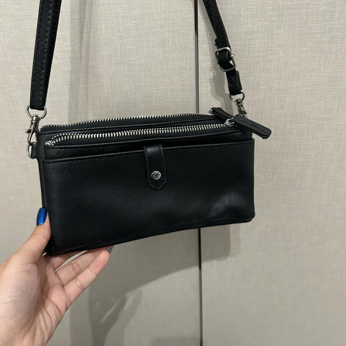 Maxfly women's crossbody bag like new, black with three compartments