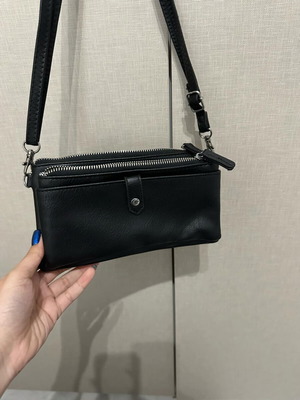 Maxfly women's crossbody bag like new, black with three compartments