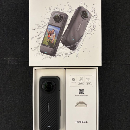 Insta360 X4 like new with selfie stick tripod and 2 microSD cards