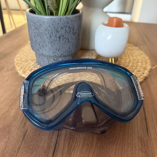 Sea mask like new with minimal use