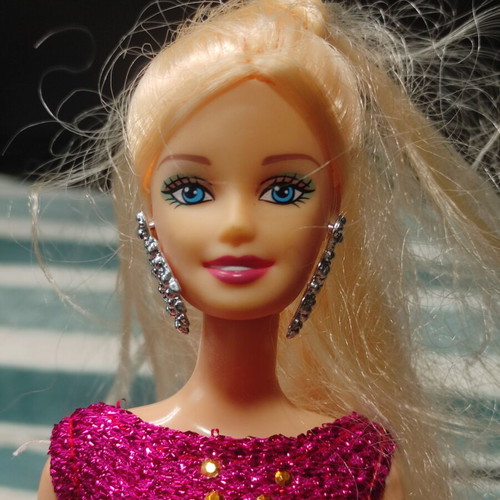 Doll with formal dress used, good condition