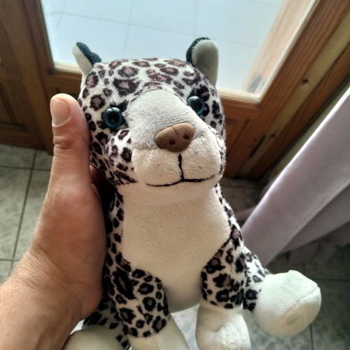 Plush leopard like new