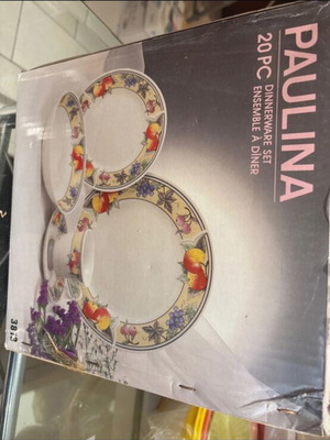 Paulina 20-piece dinnerware set with floral pattern