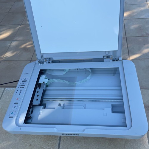 Canon PIXMA MG3052 multifunction printer used with Wi-Fi