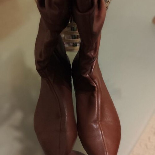 Brown boots used, size 40, with gathers and low heel
