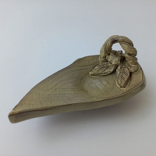 Handmade ceramic leaf-shaped decoration like new, vintage