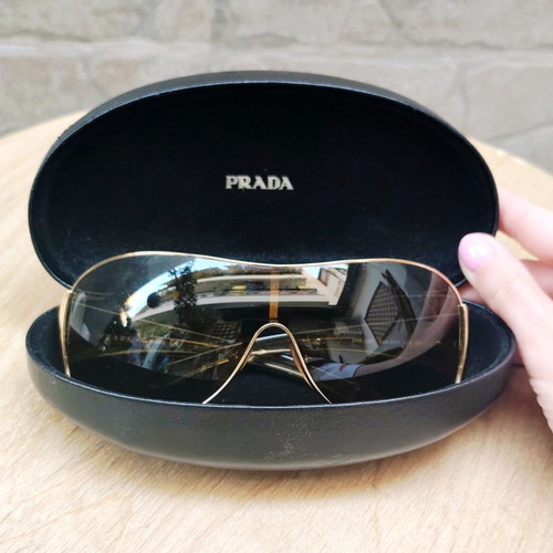 Prada sunglasses model SPR 52H like new with original case