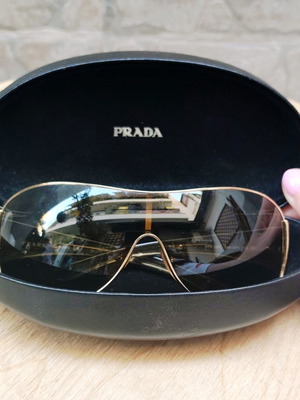 Prada sunglasses model SPR 52H like new with original case