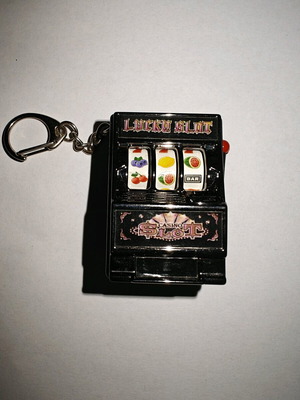 Slot Machine Keychain Fru-takia like new