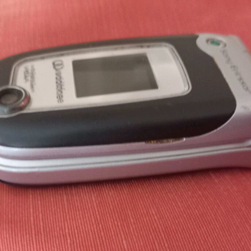 Sony Ericsson Z520 used, blue, functional without charger