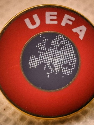Uefa collectible pin like new, authentic