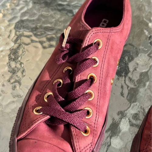Converse athletic shoes burgundy size 39 like new